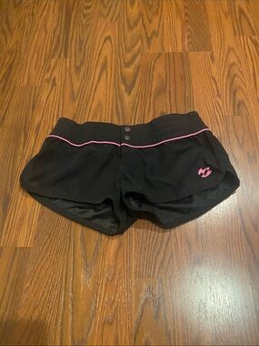 Billabong women’s vintage short shorts.